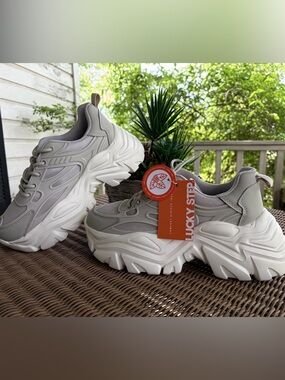 Lucky Step Chunky Platform Sneakers - Light Gray & White